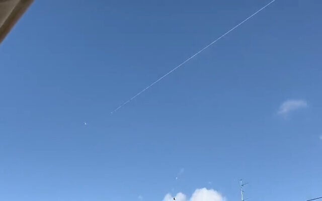 Iron Dome intercpetor missiles are seen over the border with Lebanon, April 6, 2023. (Screenshot: Twitter/Used in accordance with Clause 27a of the Copyright Law) Iron Dome intercpetor missiles are seen over the border with Lebanon, April 6, 2023. (Screenshot: Twitter/Used in accordance with Clause 27a of the Copyright Law)