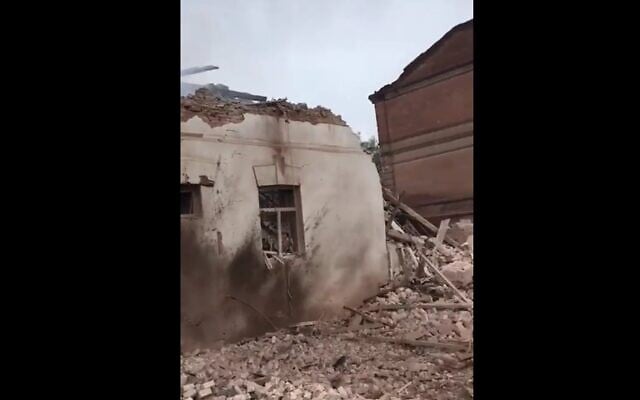 A local museum hit by a Russian missile strike in Kupiansk, Ukraine, April 25, 2023. (Twitter video screenshot: used in accordance with Clause 27a of the Copyright Law) A local museum hit by a Russian missile strike in Kupiansk, Ukraine, April 25, 2023. (Twitter video screenshot: used in accordance with Clause 27a of the Copyright Law)