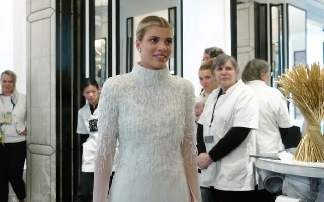 Sofia Richie at a wedding dress fitting, in a video published April 23, 2022. (YouTube screenshot; used in accordance with Clause 27a of the Copyright Law) Sofia Richie at a wedding dress fitting, in a video published April 23, 2022. (YouTube screenshot; used in accordance with Clause 27a of the Copyright Law)