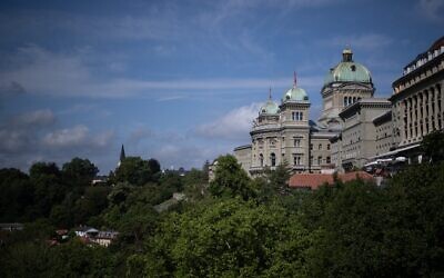 The Swiss house of Parliament in Bern, seen on August 15, 2022. (Fabrice COFFRINI / AFP)