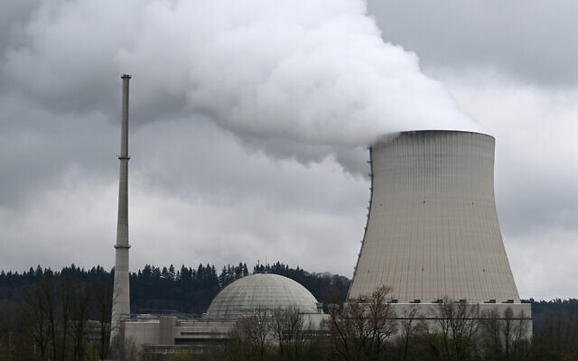 A photo taken on April 14, 2023 shows the nuclear power plant Isar in Essenbach near Landshut, southern Germany. (Photo by Christof STACHE / AFP) A photo taken on April 14, 2023 shows the nuclear power plant Isar in Essenbach near Landshut, southern Germany. (Photo by Christof STACHE / AFP)