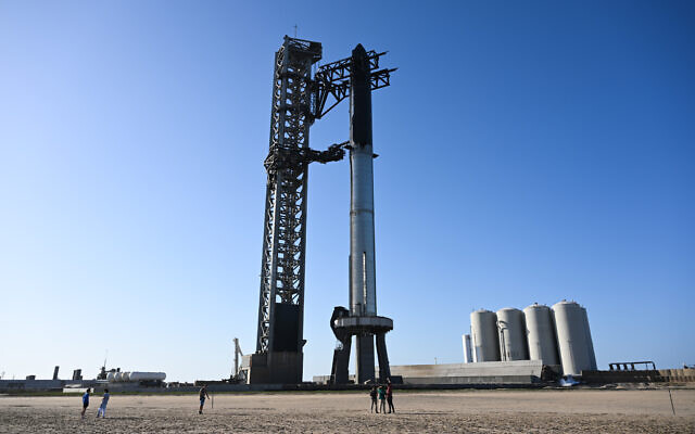 People photograph the SpaceX Starship as it stands on the launch pad ahead of a flight test from Starbase in Boca Chica, Texas on April 16, 2023. (Photo by Patrick T. Fallon / AFP) People photograph the SpaceX Starship as it stands on the launch pad ahead of a flight test from Starbase in Boca Chica, Texas on April 16, 2023. (Photo by Patrick T. Fallon / AFP)