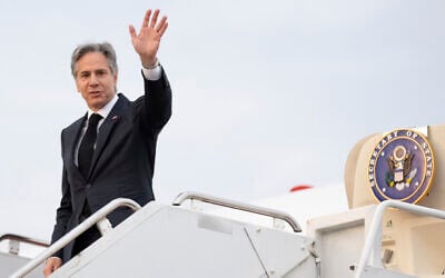 US Secretary of State Antony Blinken boards his plane at Yokota Air Base in Fussa, Tokyo prefecture, on April 18, 2023. (Andrew Harnik/Pool/AFP)
