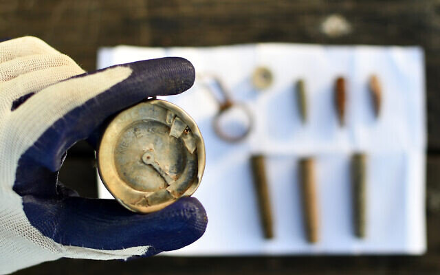 A compass and other items from a 1948 War of Independence battle that have been found on Ha-Lamed Heh Battle Hill, April 2023. (Yoli Schwartz/Israel Antiquities Authority) A compass and other items from a 1948 War of Independence battle that have been found on Ha-Lamed Heh Battle Hill, April 2023. (Yoli Schwartz/Israel Antiquities Authority)