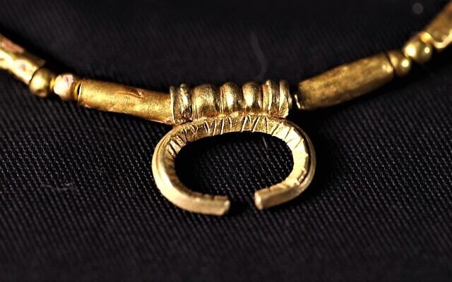 Pendant representing the Roman moon-Goddess Luna (Emile Aladjem/IAA)