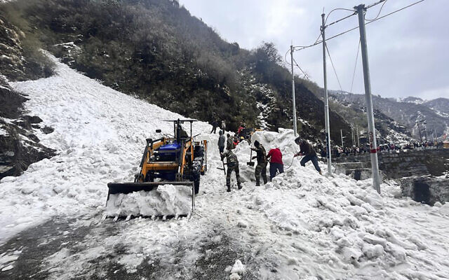 In this handout photo released by the Indian Army, soldiers clear snow from an avalanche near Nathu La mountain pass in India's Sikkim state, April, 4, 2023. (Indian Army via AP) In this handout photo released by the Indian Army, soldiers clear snow from an avalanche near Nathu La mountain pass in India's Sikkim state, April, 4, 2023. (Indian Army via AP)