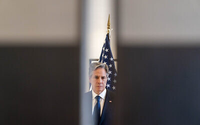 US Secretary of State Antony Blinken waits behind closed doors before giving a joint statement with British Foreign Secretary James Cleverly at a G7 Foreign Ministers' Meeting in Karuizawa, Japan, April 17, 2023. (AP Photo/Andrew Harnik, Pool)