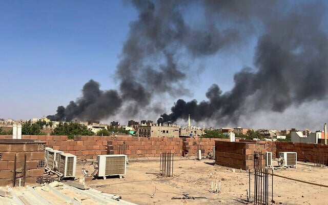 In this photo provided by Maheen S , smoke fills the sky in Khartoum, Sudan, near Doha International Hospital on Friday, April 21, 2023. (Maheen S via AP) In this photo provided by Maheen S , smoke fills the sky in Khartoum, Sudan, near Doha International Hospital on Friday, April 21, 2023. (Maheen S via AP)