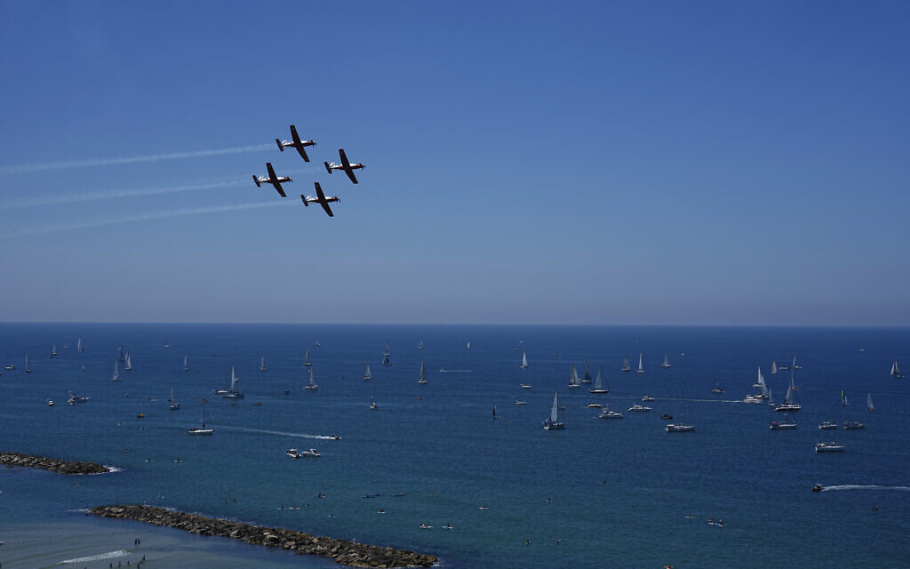 Israeli fighter jets perform in an air show marking the country's 75th Independence Day over sailboats in the Mediterranean Sea in Tel Aviv, Israel, April 26, 2023. (AP Photo/Ariel Schalit) Israeli fighter jets perform in an air show marking the country's 75th Independence Day over sailboats in the Mediterranean Sea in Tel Aviv, Israel, April 26, 2023. (AP Photo/Ariel Schalit)