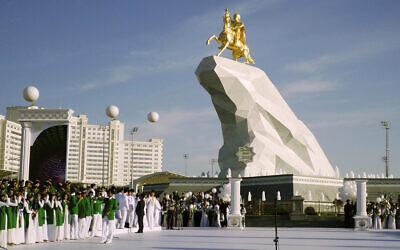 People gather for a monument unveiling ceremony in Ashgabat, Turkmenistan, May 25, 2015 (AP Photo/Alexander Vershinin)