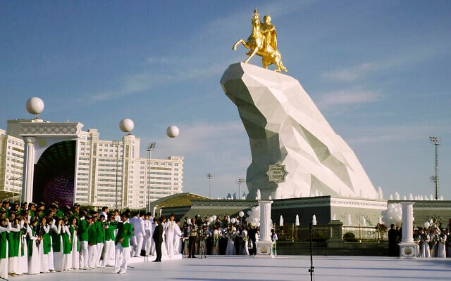 People gather for a monument unveiling ceremony in Ashgabat, Turkmenistan, May 25, 2015 (AP Photo/Alexander Vershinin)