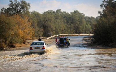 File: Cars driving through a flooded road following heavy rain on route 234 between Tze'elim and Urim in southern Israel, January 19, 2020 (Flash90)