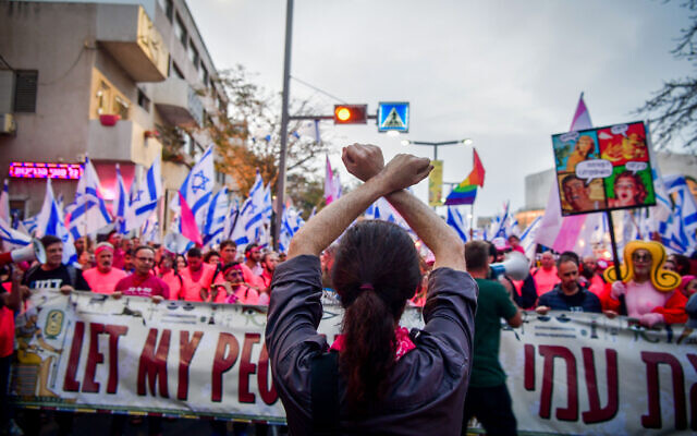 Israelis protest against the government's planned judicial overhaul, in Tel Aviv, on April 8, 2023. (Avshalom Sassoni/Flash90)