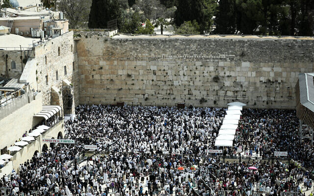 Thousands gather at the Western Wall in Jerusalem for the semi-annual priestly blessing ceremony, April 9, 2023. (Noam Revkin/Flash90)