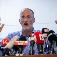 ֿRabbi Leo Dee holds a press conference in Efrat, on April 10, 2023. (Oren Ben Hakoon/ Flash90)
