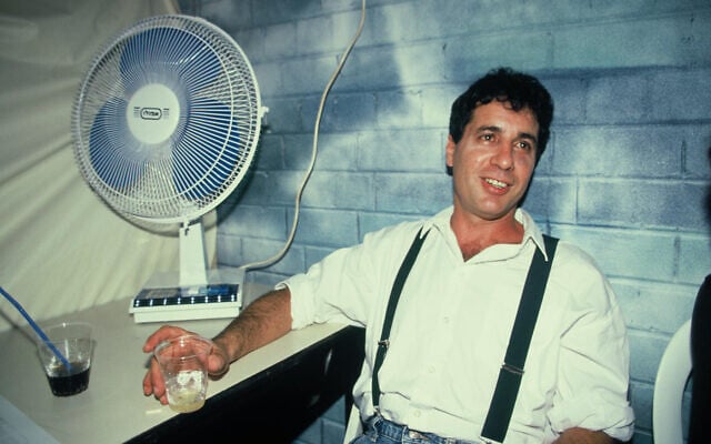 Singer and songwriter Yehonatan Geffen in 1989. (Moshe Shai/Flash90) Singer and songwriter Yehonatan Geffen in 1989. (Moshe Shai/Flash90)