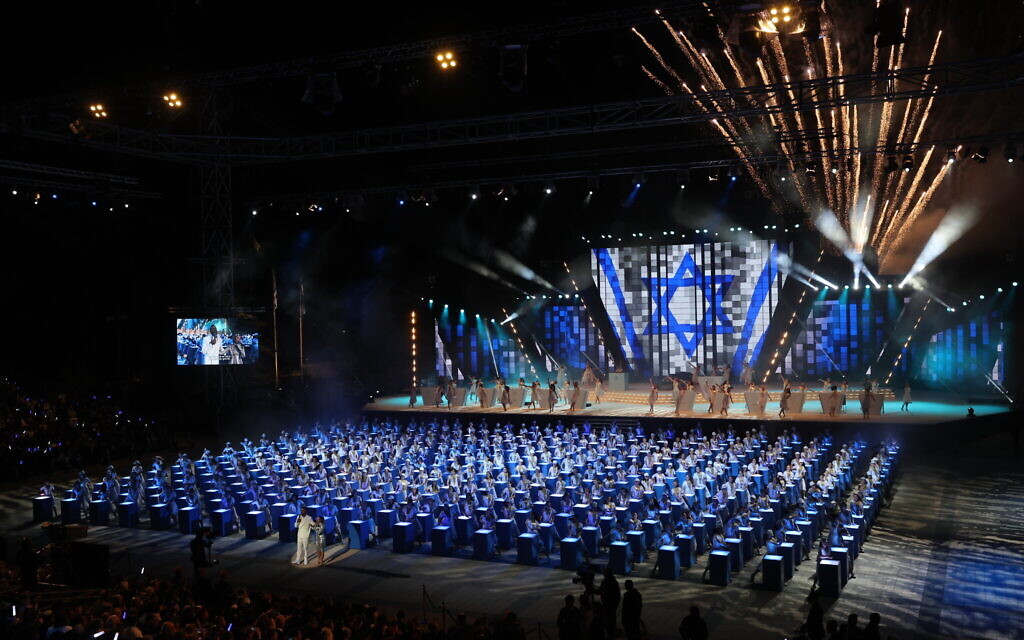 Fireworks at the 75th anniversary Independence Day ceremony, held at Mount Herzl, Jerusalem, on April 25, 2023.(Yonatan Sindel/ Flash90)