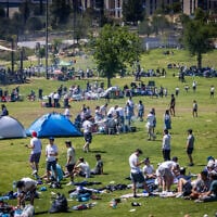 People barbecue on Israel's 75th Independence Day, in Sacher Park, Jerusalem, April 26, 2023. (Yonatan Sindel/Flash90) People barbecue on Israel's 75th Independence Day, in Sacher Park, Jerusalem, April 26, 2023. (Yonatan Sindel/Flash90)