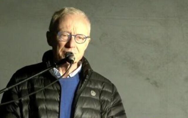 Author David Grossman addresses a Jerusalem protest rally against the coalition's judicial overhaul, April 1, 2023. (Screenshot: Safeguarding Our Home) Author David Grossman addresses a Jerusalem protest rally against the coalition's judicial overhaul, April 1, 2023. (Screenshot: Safeguarding Our Home)