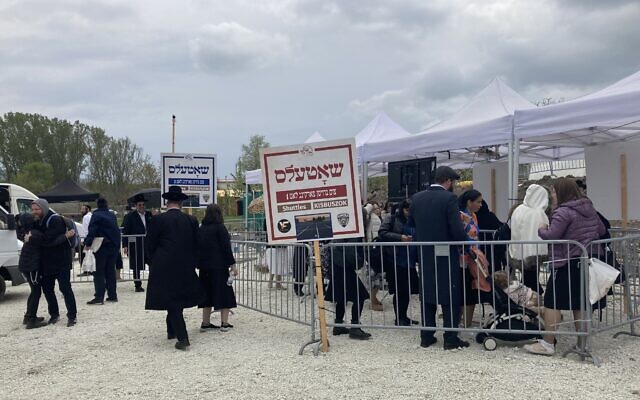 Signs in Yiddish reading 'shuttles' near the former home of Rabbi Yeshaya Steiner in Bodrogkeresztur, Hungary, April 24, 2023. (Yaakov Schwartz/ Times of Israel)