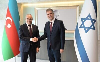 Foreign Minister Eli Cohen meets with Azerbaijani Economy Minister Mikayil Jabbarov in Baku on April 18, 2023. (Shlomi Amsalem/GPO)