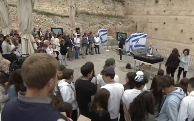 The World Zionist Organization holds a reading of the Declaration of Independence at the pluralistic prayer pavilion at the Western Wall, April 23, 2023 (WZO screenshot)