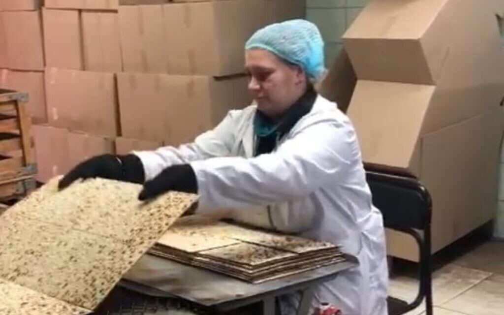 A worker prepares matzah at the Matzakrania matzah factory in the Ukrainian capital, Kyiv, March 1, 2023 (Federation of the Jewish Communities of Ukraine)