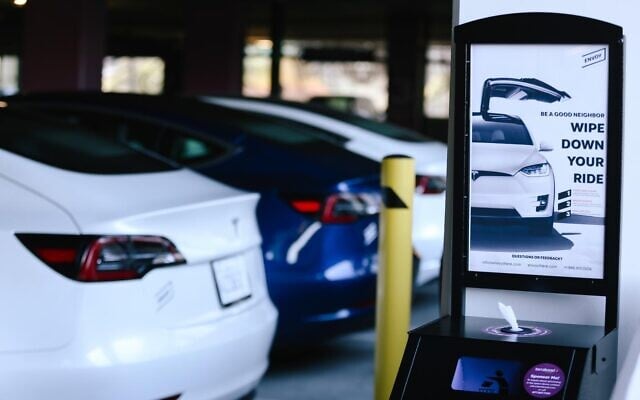 Envoy Technologies has created an on-demand EV sharing service charging drivers by the hour or by the day by using a mobile app. (Courtesy) Envoy Technologies has created an on-demand EV sharing service charging drivers by the hour or by the day by using a mobile app. (Courtesy)