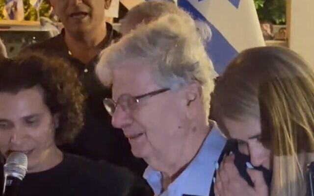 Former chief justice Aharon Barak in tears as supporters sing Israeli national anthem outside his Tel Aviv home, April 20, 2023. (Screenshot, Twitter/ Used in accordance with Clause 27a of the Copyright Law) Former chief justice Aharon Barak in tears as supporters sing Israeli national anthem outside his Tel Aviv home, April 20, 2023. (Screenshot, Twitter/ Used in accordance with Clause 27a of the Copyright Law)