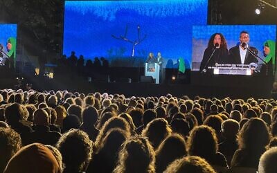 A joint Israeli-Palestinian memorial day ceremony in Tel Aviv, April 24, 2023 (Gili Getz)