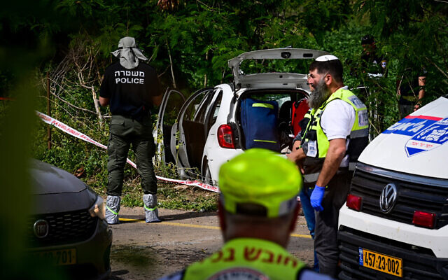 Security forces at the scene of a deadly terror attack in the northern Jordan Valley where wo sisters were killed and their mother was criticallly wounded. April 7, 2023. (Michael Giladi/Flash90)