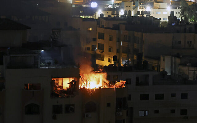 A fire breaks out at an apartment following an explosion in Gaza City on May 9, 2023. (MOHAMMED ABED / AFP) A fire breaks out at an apartment following an explosion in Gaza City on May 9, 2023. (MOHAMMED ABED / AFP)