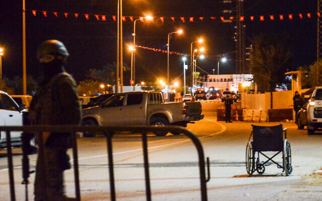 In this picture taken on May 9, 2023, police secure an area near the Ghriba synagogue following a shooting attack on the resort island of Djerba (YASSINE MAHJOUB / AFP) In this picture taken on May 9, 2023, police secure an area near the Ghriba synagogue following a shooting attack on the resort island of Djerba (YASSINE MAHJOUB / AFP)