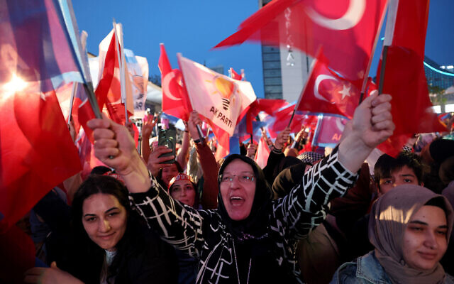 Supporters of Turkish president and AK Party (AKP) react after early exit polls of Turkey's general elections at the AK Party headquarters in Ankara, on May 14, 2023. (Adem ALTAN/AFP) Supporters of Turkish president and AK Party (AKP) react after early exit polls of Turkey's general elections at the AK Party headquarters in Ankara, on May 14, 2023. (Adem ALTAN/AFP)