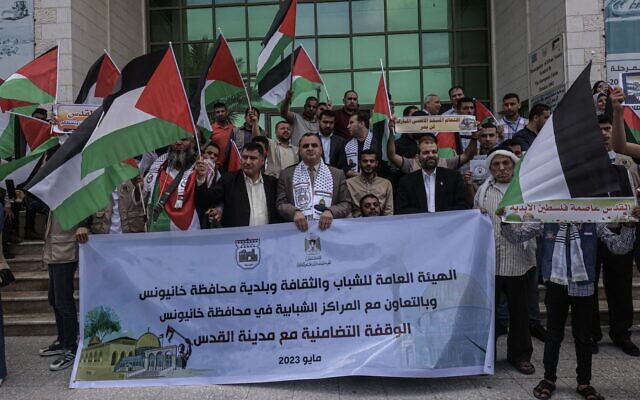 Palestinians protest against the holding of the Flag March in Jerusalem, in Khan Yunis in the southern Gaza Strip, May 18, 2023. (SAID KHATIB / AFP) Palestinians protest against the holding of the Flag March in Jerusalem, in Khan Yunis in the southern Gaza Strip, May 18, 2023. (SAID KHATIB / AFP)