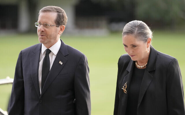 President Isaac Herzog, left, and his wife Michal Herzog arrive at Buckingham Palace in London, September 18, 2022. (AP Photo/Markus Schreiber, Pool) President Isaac Herzog, left, and his wife Michal Herzog arrive at Buckingham Palace in London, September 18, 2022. (AP Photo/Markus Schreiber, Pool)