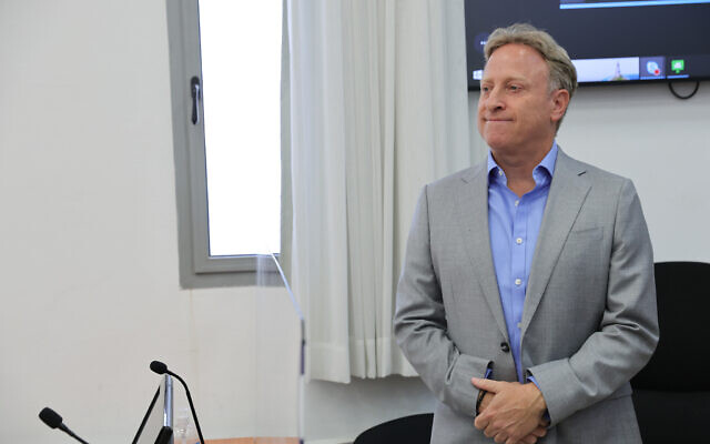 Ari Harow arrives to testify in Prime Minister Benjamin Netanyahu's trial at the District Court in Jerusalem on May 10, 2023 (Noam Revkin Fentonl/Flash90)