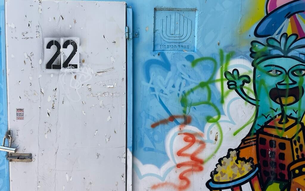 A public mini-shelter in Ashkelon, May 11, 2023 (Carrie Keller-Lynn/The Times of Israel)