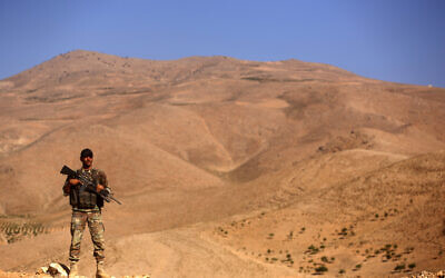 Illustrative -- A picture taken on an army-organized press tour shows a Lebanese army soldier with the 6th brigade guarding the Lebanese-Syrian border on August 28, 2017 (PATRICK BAZ / AFP)