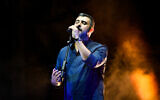 Israeli singer Ishay Ribo performing at the Sultan's Pool in Jerusalem, on September 21, 2022. (Arie Leib Abrams/Flash90)