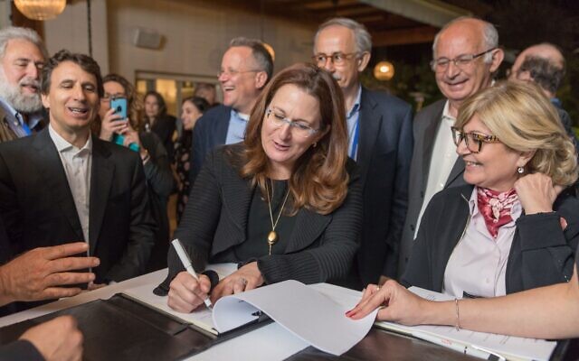 A handout photo shows Danna Azrieli and Marc Rowan, the vice chairman of the Darca school network's board of directors. (Maxim Golovanov) A handout photo shows Danna Azrieli and Marc Rowan, the vice chairman of the Darca school network's board of directors. (Maxim Golovanov)