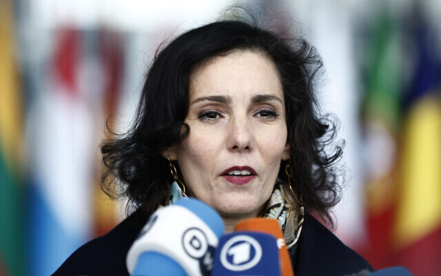 Belgium's Foreign Minister Hadja Lahbib speaks to the press during a NATO foreign affairs ministers' meeting, at NATO headquarters in Brussels, on April 4, 2023. (Kenzo TRIBOUILLARD / AFP) Belgium's Foreign Minister Hadja Lahbib speaks to the press during a NATO foreign affairs ministers' meeting, at NATO headquarters in Brussels, on April 4, 2023. (Kenzo TRIBOUILLARD / AFP)