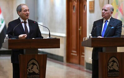 Iraqi Foreign Minister Fuad Hussein (R) and his Syrian counterpart Faisal Mekdad hold a press conference in Baghdad on June 4, 2023. (AHMAD AL-RUBAYE / AFP)