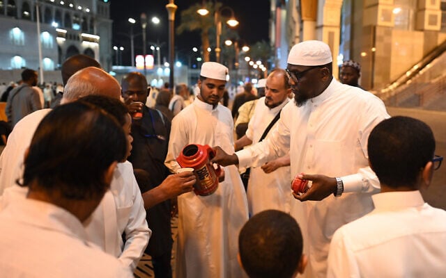 A Saudi family distributes free tea to pilgrims, as Muslims from around the world arrive to attend the annual Hajj pilgrimage, in the holy Saudi city of Mecca on June 23, 2023. (Sajjad HUSSAIN / AFP) A Saudi family distributes free tea to pilgrims, as Muslims from around the world arrive to attend the annual Hajj pilgrimage, in the holy Saudi city of Mecca on June 23, 2023. (Sajjad HUSSAIN / AFP)