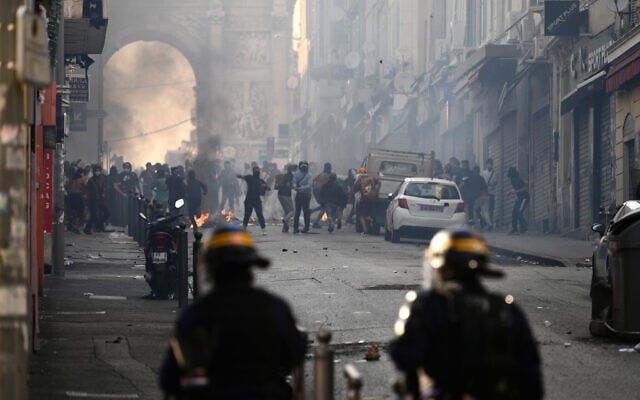 Protesters clash with riot police at the Porte d'Aix in Marseille, southern France on June 30, 2023, over the shooting of a teenage driver by French police in a Paris suburb on June 27. (Christophe Simon/AFP) Protesters clash with riot police at the Porte d'Aix in Marseille, southern France on June 30, 2023, over the shooting of a teenage driver by French police in a Paris suburb on June 27. (Christophe Simon/AFP)