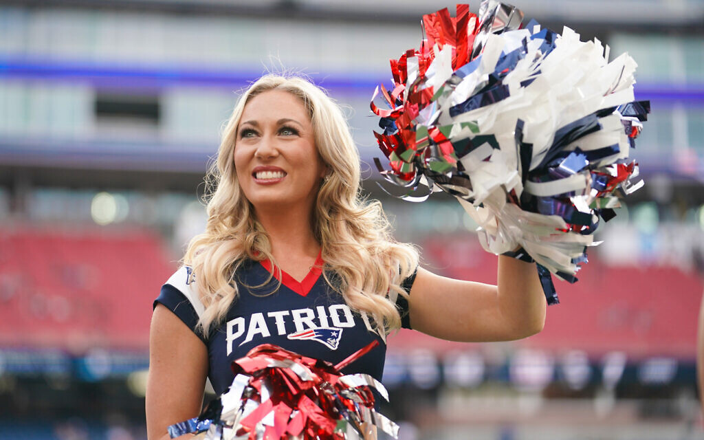 Eliza Kanner is entering her third season as a cheerleader for the New England Patriots. (Courtesy of the New England Patriots/Dwight Darian) Eliza Kanner is entering her third season as a cheerleader for the New England Patriots. (Courtesy of the New England Patriots/Dwight Darian)