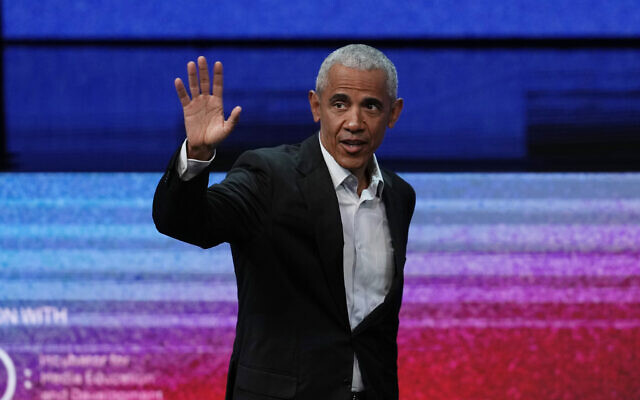 Former US president Barack Obama waves to spectators before a discussion at the Stavros Niarchos Foundation Cultural Center (SNFCC), in Athens, Greece, Thursday, June 22, 2023. (AP Photo/Thanassis Stavrakis) Former US president Barack Obama waves to spectators before a discussion at the Stavros Niarchos Foundation Cultural Center (SNFCC), in Athens, Greece, Thursday, June 22, 2023. (AP Photo/Thanassis Stavrakis)