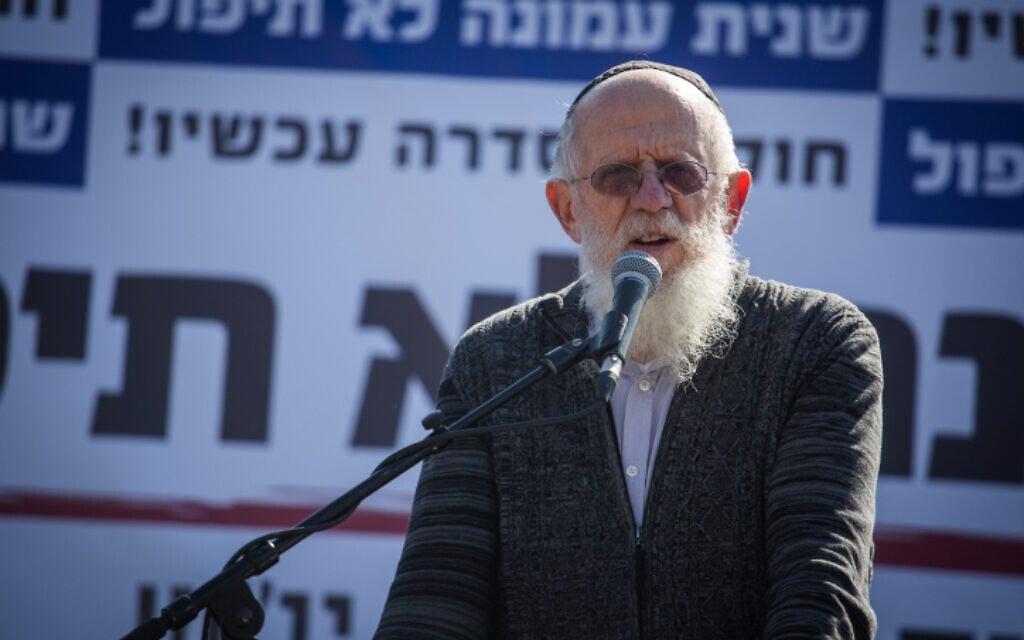 Rabbi Yaakov Medan speaks during a protest in front of the Knesset against the planned eviction of the illegal outpost of Amona, January 30, 2017. (Hadas Parush/FLASH90) Rabbi Yaakov Medan speaks during a protest in front of the Knesset against the planned eviction of the illegal outpost of Amona, January 30, 2017. (Hadas Parush/FLASH90)
