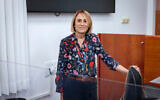 Hadas Klein at the witness stand in the Jerusalem District Court for the trial of Prime Minister Benjamin Netanyahu, July 12, 2022. (Olivier Fitoussi/Flash90)