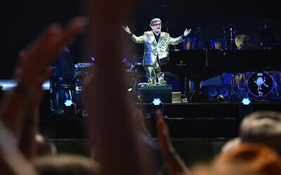 British legendary singer Elton John performs on the Pyramid Stage on day 5 of the Glastonbury festival in the village of Pilton in Somerset, southwest England, on June 25, 2023. (Oli SCARFF / AFP)